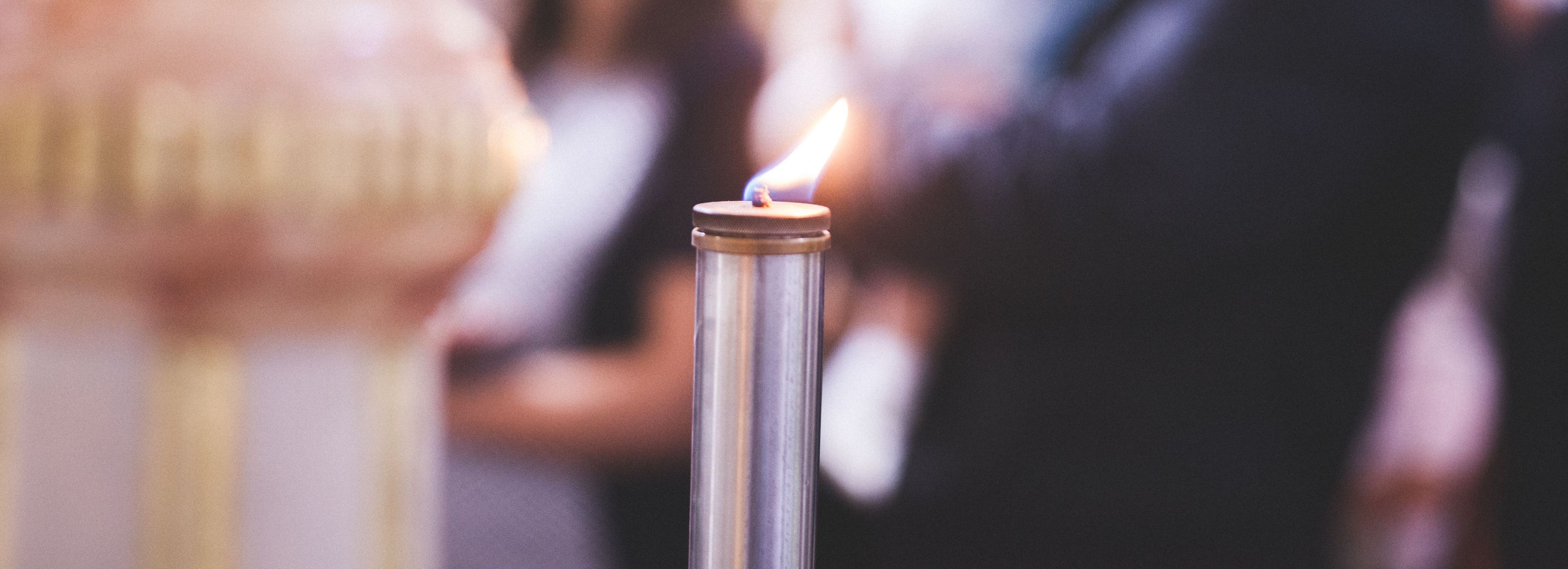 Bild einer flammenden Kerze